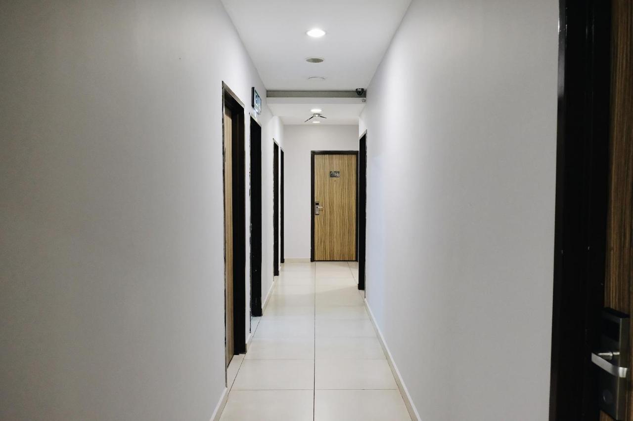 อีร่า พลัส โฮเต็ล Hotel เซอรีเคมบางัน ภายนอก รูปภาพ