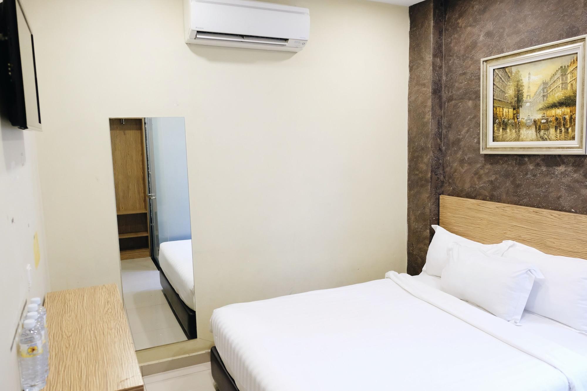 อีร่า พลัส โฮเต็ล Hotel เซอรีเคมบางัน ภายนอก รูปภาพ