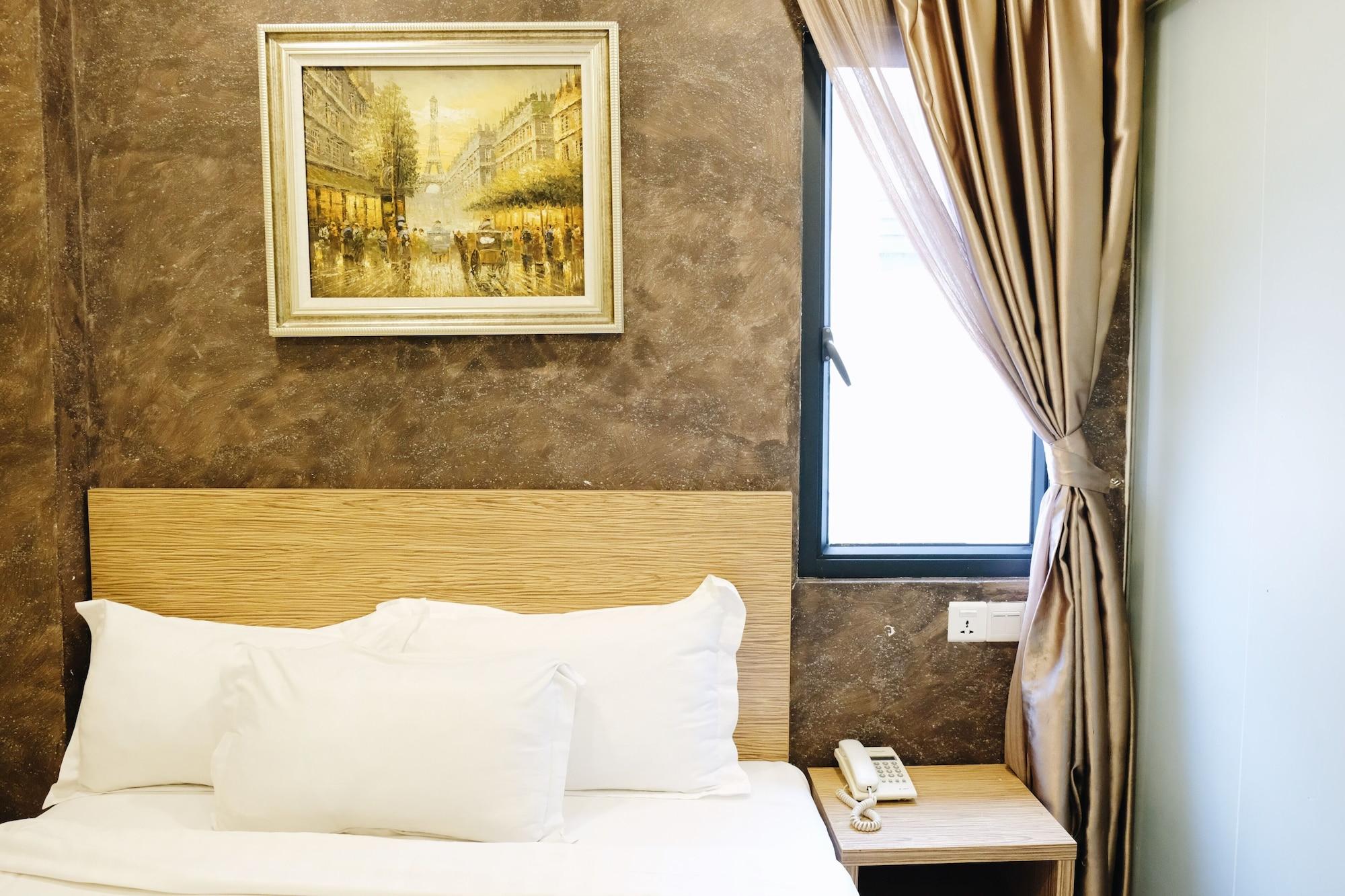อีร่า พลัส โฮเต็ล Hotel เซอรีเคมบางัน ภายนอก รูปภาพ