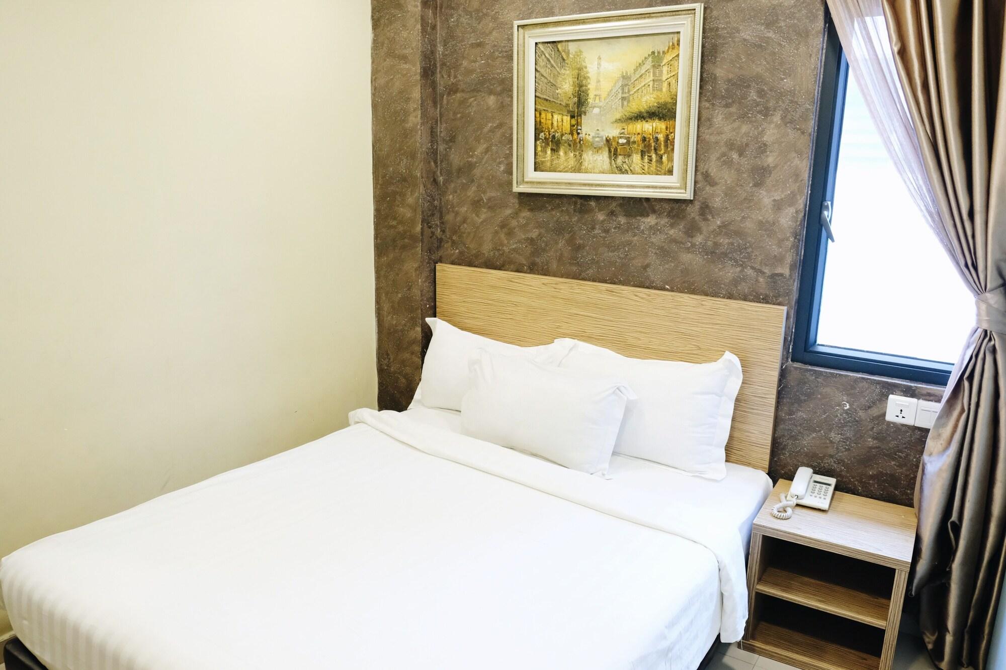 อีร่า พลัส โฮเต็ล Hotel เซอรีเคมบางัน ภายนอก รูปภาพ