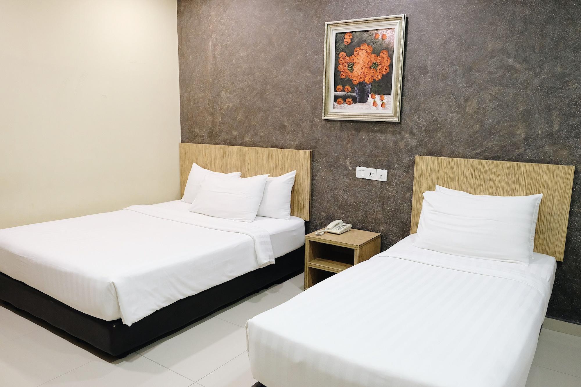อีร่า พลัส โฮเต็ล Hotel เซอรีเคมบางัน ภายนอก รูปภาพ