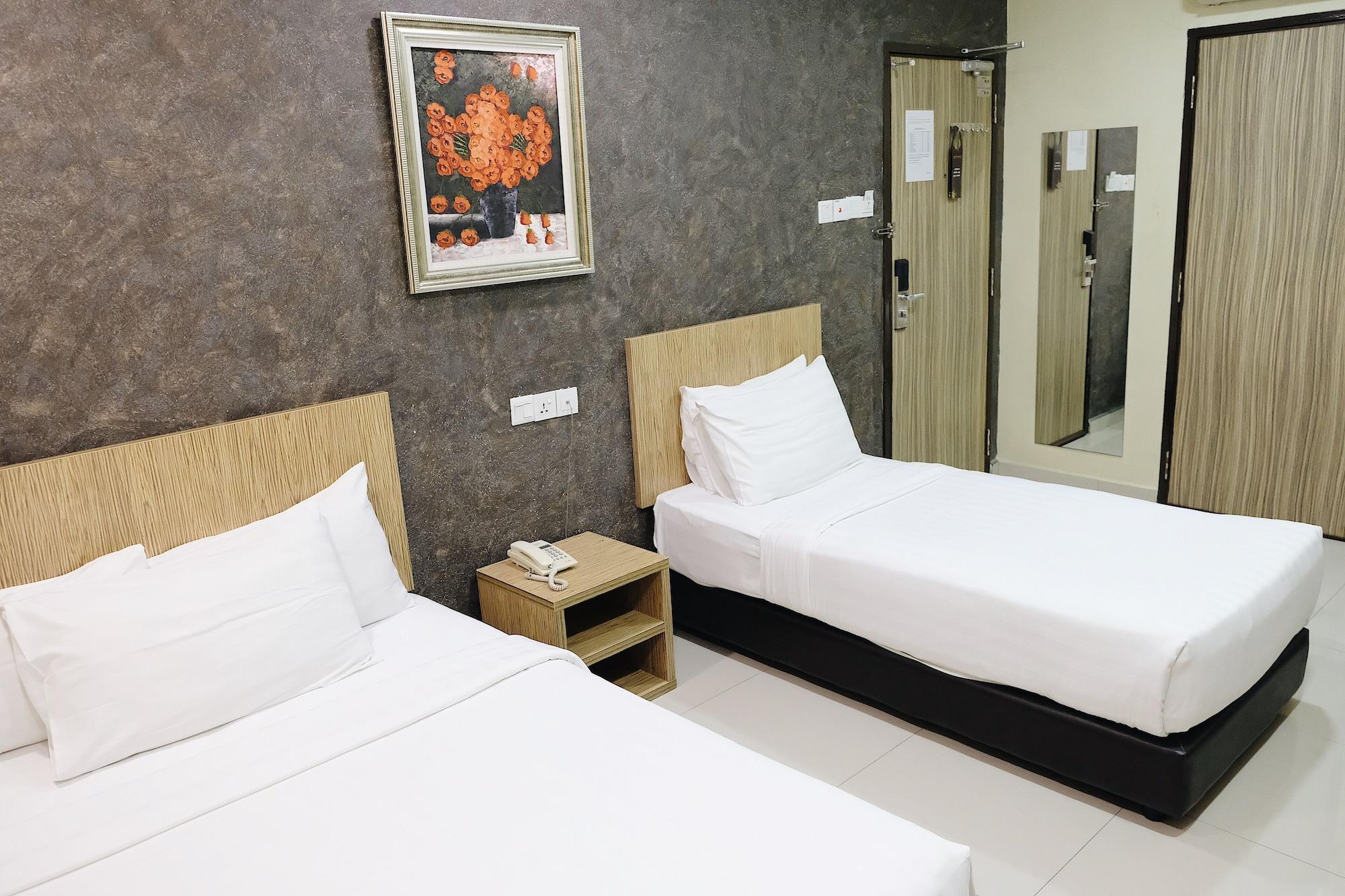อีร่า พลัส โฮเต็ล Hotel เซอรีเคมบางัน ภายนอก รูปภาพ