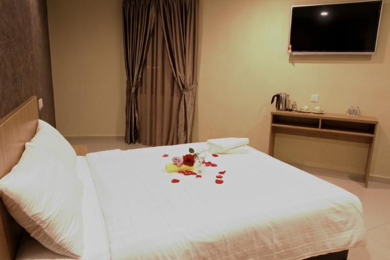 อีร่า พลัส โฮเต็ล Hotel เซอรีเคมบางัน ภายนอก รูปภาพ